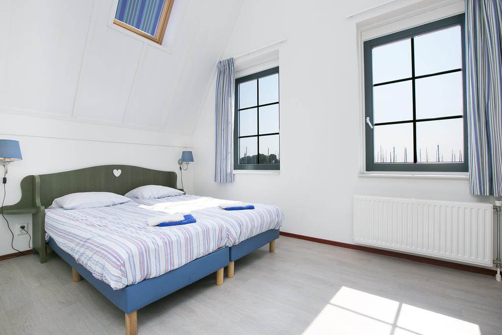 Roompot Hotel Marinapark Volendam Zimmer foto